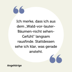 Zitat über ein Angehörigenseminar in weißem Kreis mit Anführungszeichen.